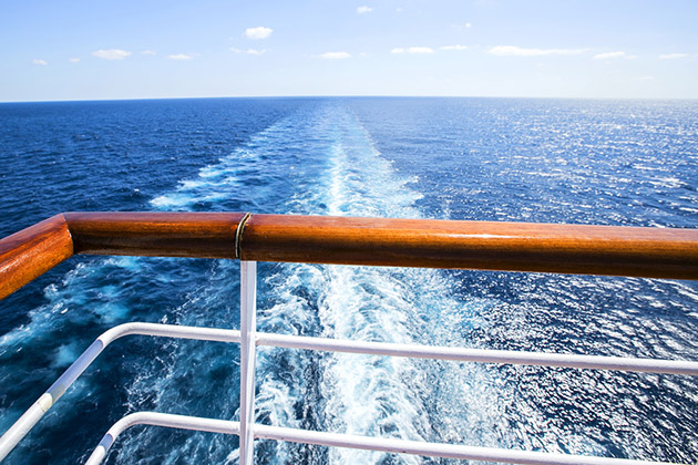 We take some time to reflect on the past year as we leave 2015 in our wake. (photo: Maylat/Shutterstock) cruise ship wake