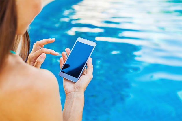 Onboard Internet (Photo: Mila Supinskaya/Shutterstock) Woman using cellphone by the pool