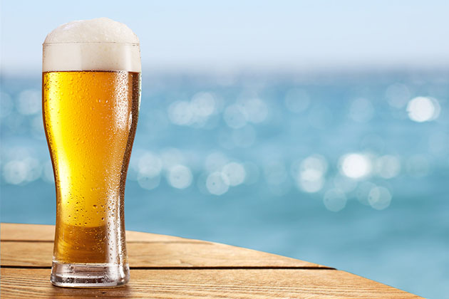 The best cruise ships for craft beer (Photo: Valentyn Volkov/Shutterstock) Glass of beer by the pcean