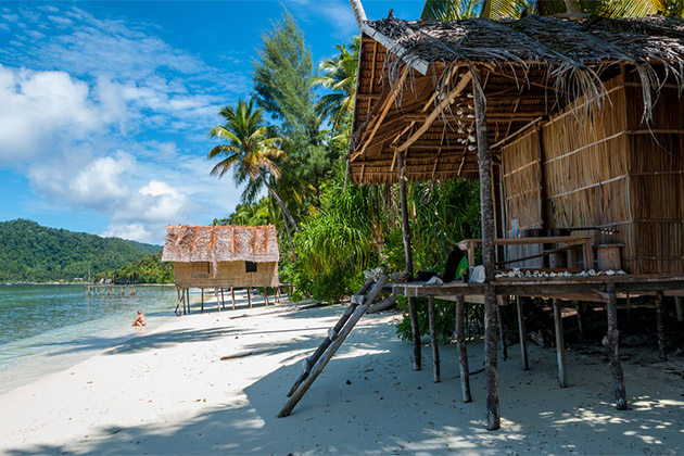 Papua New Guinea (Photo: attiarndt/Shutterstock) Papua New Guinea huts along the beach
