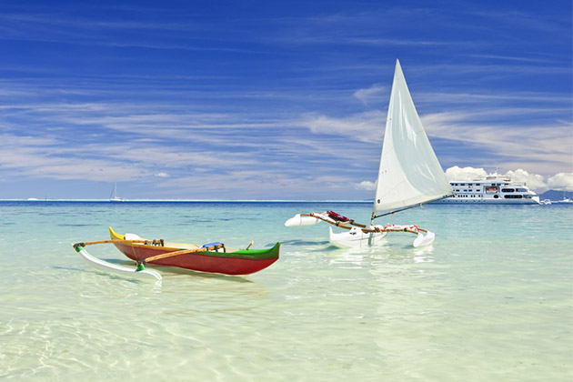 White-sand beach of Huahine, French Polynesia (Photo: Sebastien Burel/Shutterstock) Outrigger canoes on white sand beach in the south pacific. Huahine, French Polynesia