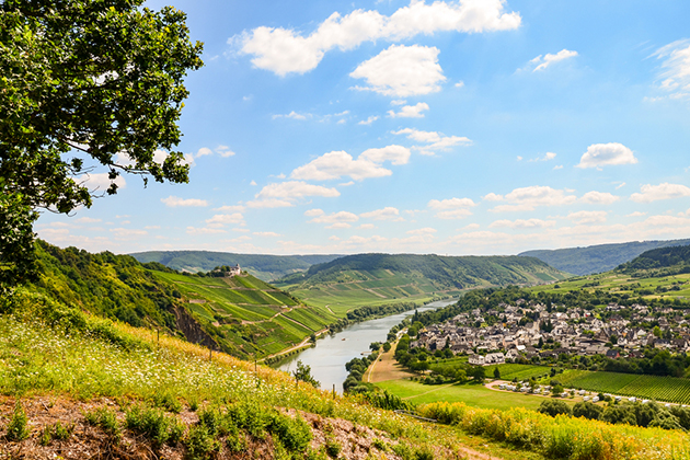 Puenderich, Germany (Photo: ah_fotobox/Shutterstock) View of Marienburg Castle near village Puenderich, Germany