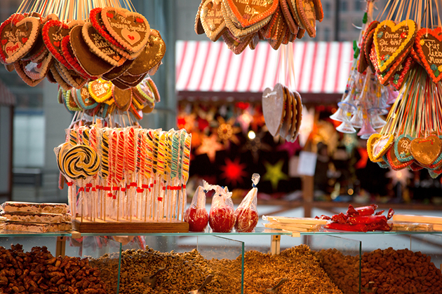 Christmas market stall in Berlin, Germany (Photo: Jane Rix/ Shutterstock) Gingerbreads, candies and nuts displayed on a Christmas market stall in Berlin, Germany