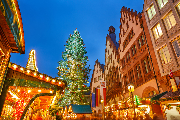 Traditional Christmas market on Roemer platz in Frankfurt, Germany (Photo: S.Borisov/ Shutterstock) Traditional Christmas market on Roemer platz in Frankfurt, Germany