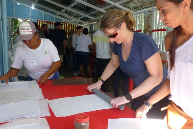 Cruise Critic's Colleen McDaniel molds paper at RePapel (Photo: Sarah Schlichter/Cruise Critic contributor) molding recycled paper