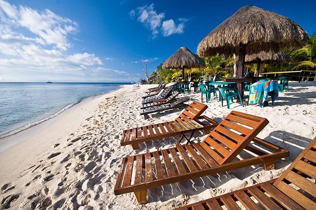 Beach in the island of Cozumel (Photo: CAN BALCIOGLU/ Shutterstock) Beach in the Mexican Caribbean in the island of Cozumel