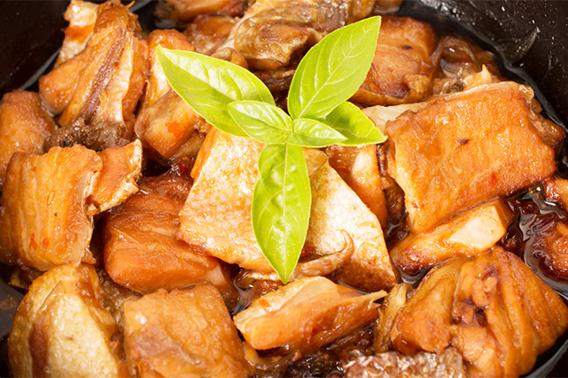 Caramel fish (Photo: DD Images/Shutterstock.com) Vietnamese caramelized fish in clay pot - Ca Kho To