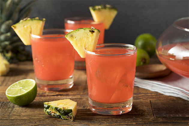 Rum punch (Photo: Brent Hofacker/Shutterstock.com) Two glasses of Homemade Jamaican Rum Punch with Lime and Pineapple garnishings