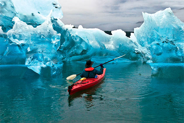Kayaking shore excursion (Photo: Lindblad Expeditions) Expedition kayaking in Arctic