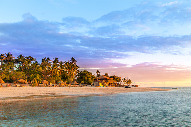 The Mamanuca Islands in Fiji (Photo: Bell-Davey Photography/Shutterstock.com) Sunset at the beach on the Mamanuca islands in Fiji