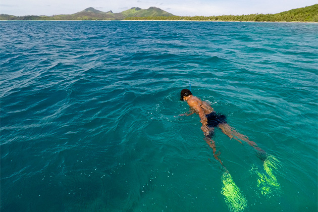 Snorkeling in Fiji's Yasawa Islands (Photo: ChameleonsEye/Shutterstock.com) Young man snorkeling in Fiji's Yasawa islands