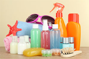 Try using tape or plastic wrap to seal your containers and prevent spills (photo: Africa Studio/Shutterstock) liquid containers