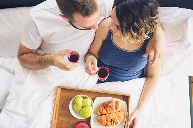 Breakfast in Bed (photo: clownbusiness/Shutterstock) Breakfact in Bed