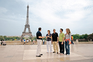 Royal Caribbean tour group at the Eiffel Tower (photo: Royal Caribbean International) eiffel-tower-tour-royal-caribbean-paris