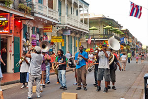 Jazz band playing on Bourbon Street (photo: Simply Photos/Shutterstock) Jazz band on Bourbon Street