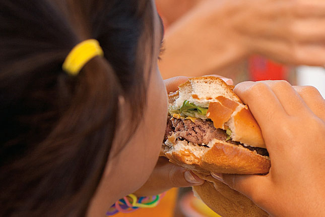 Some kids clubs host lunch or dinner parties (photo: Carnival Cruise Line) Kids' menu