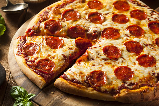 Grab late-night snacks at Legend's 24-hour pizzeria. (Brent Hofacker/Shutterstock) Carnival Legend - Pizza