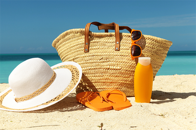 Pack a tote and your everyday essentials (photo: Matthew Bechelli/Shutterstock) Cruise essentials
