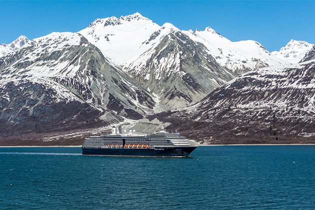 A Holland America Line ship cruising Glacier Bay in Alaska. (photo: JayL/Shutterstock) Holland America Alaska cruise