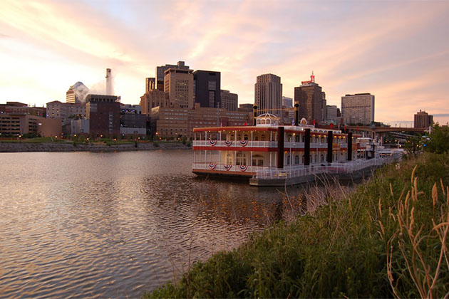 St. Paul along the Mississippi River (photo: Near and Far Photography/Shutterstock) St. Paul along the Mississippi R.
