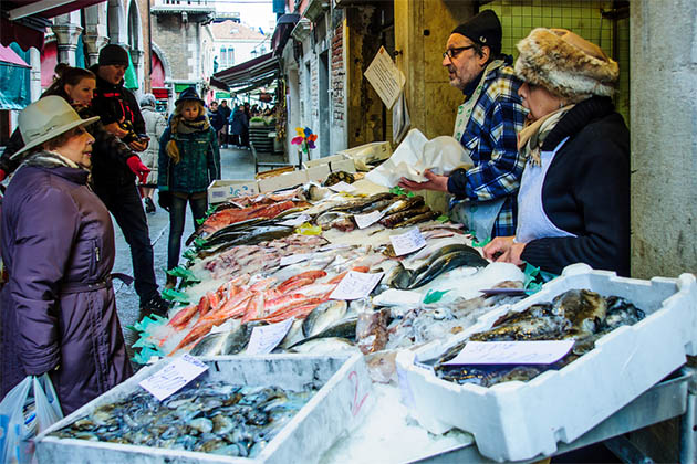 A local fish market on the streets of Venice. (photo: RnDmS/Shutterstock) local fish market