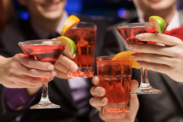 Schmooze with Celebs (photo: Sergey Nivens/Shutterstock) People cheers with cocktails