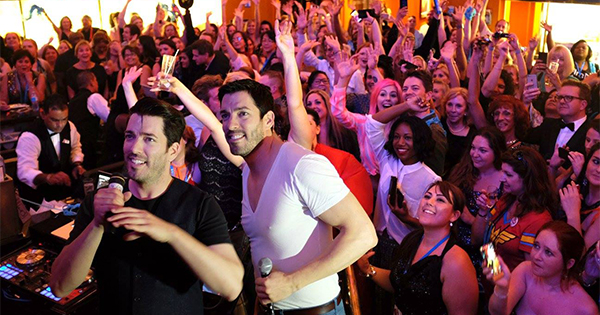 Sailing With the Scotts fan cruise (Photo: Gina Kramer) Group of passengers with the property brothers