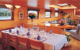Belmond Hirondelle - A Bright Dining Area Belmond Hirondelle - A Bright Dining Area