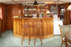 Savoir Faire - A Fully Stocked Bar Savoir Faire - A Fully Stocked Bar