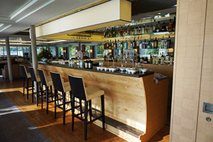 Viking Mani's Lounge Bar (Viking Cruises) Viking Mani's Lounge Bar