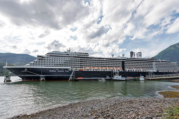 Noordam docked in port