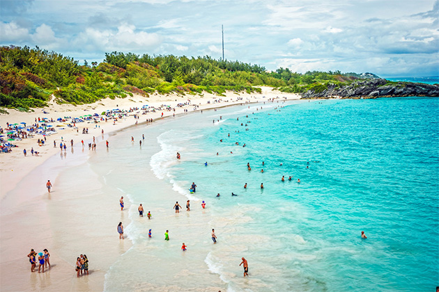 Horseshoe Bay, Bermuda (Photo: Andrew F. Kazmierski/Shutterstock.com) Crowds at Horseshoe Bay