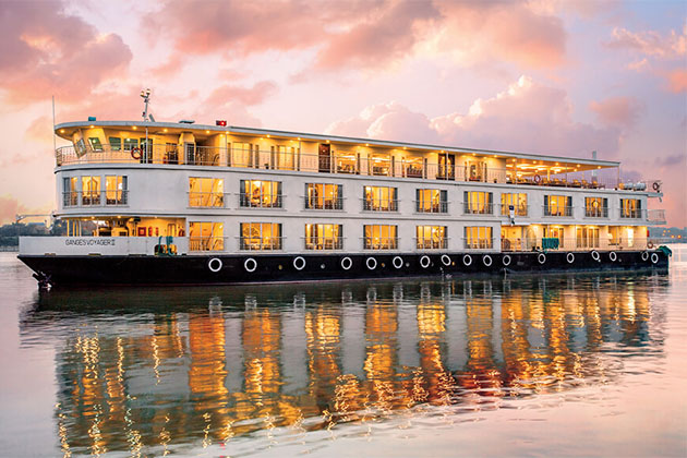 cruise on river ganges