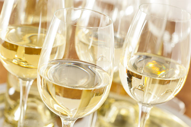 Sauvignon Blanc (Photo: Brent Hofacker/Shutterstock.com) Several glasses on Sauvignon blanc