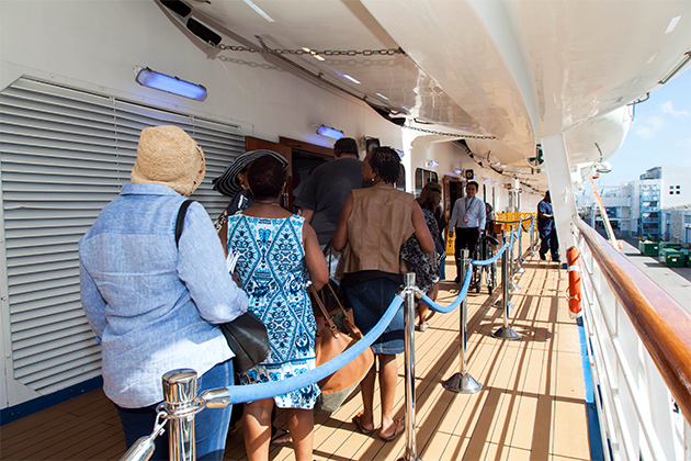 Passengers boarding Carnival Splendor (Photo: Cruise Critic) Passengers boarding Carnival Splendor